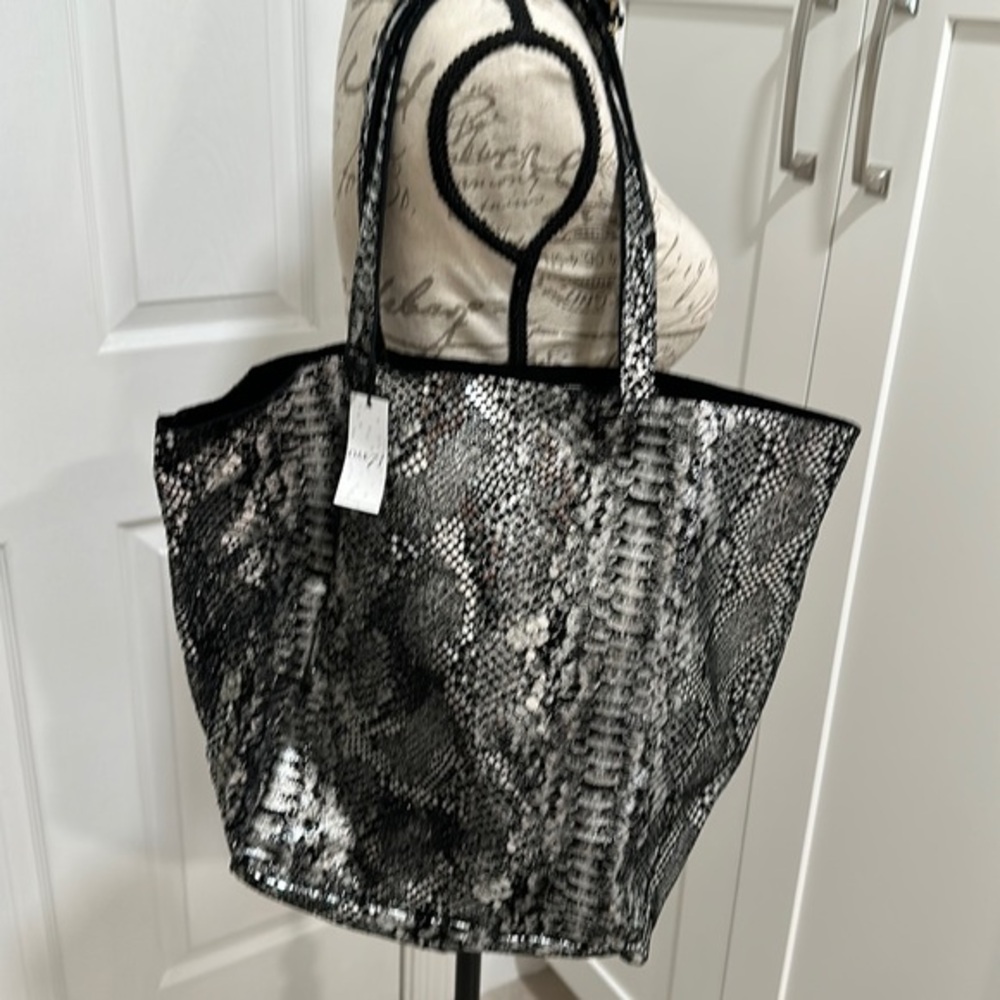 Oak 73 suede snake silver tote nwt